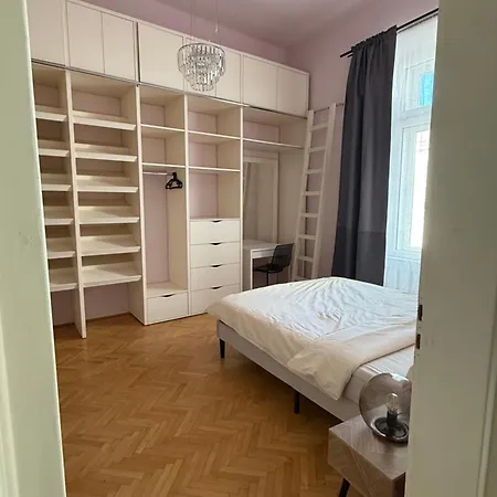 Hlavna Grand
