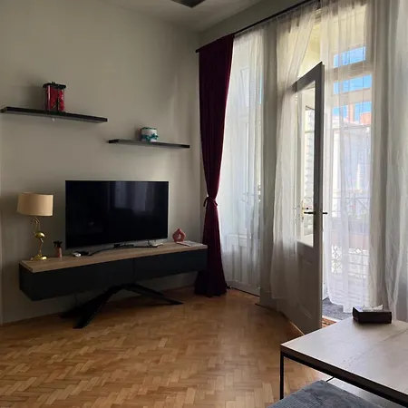 Hlavna Grand
